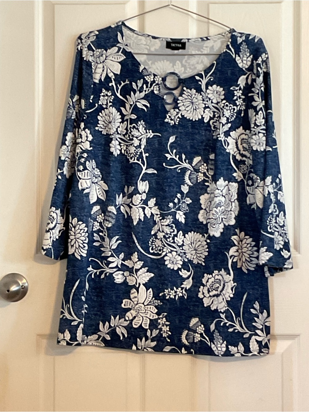 Yacera, Navy Floral 3/4 Sleeve Ring-Accent Women's Top.  Size Large